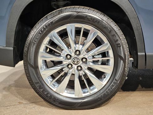 Used 2024 Toyota Grand Highlander AWD image 17