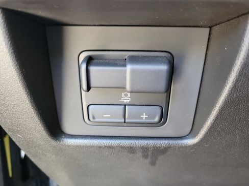 Used 2023 Chevrolet Colorado LT w/ LT Convenience Package II RWD image 24