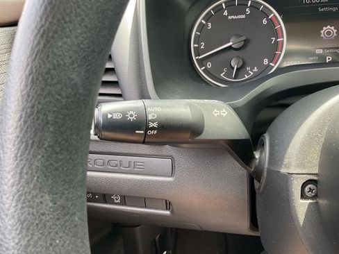 Used 2023 Nissan Rogue S AWD/4WD image 31