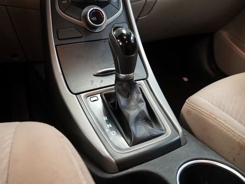 Used 2015 Hyundai Elantra SE image 19