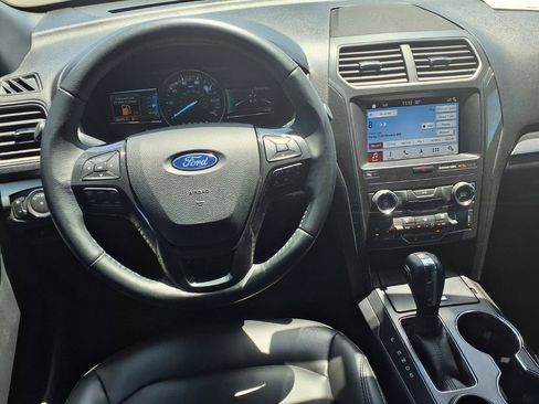 Used 2019 Ford Explorer XLT w/ Equipment Group 202A FWD image 14