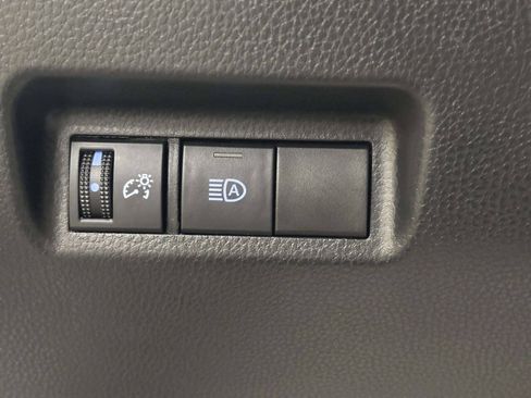 Used 2021 Toyota RAV4 LE FWD image 27