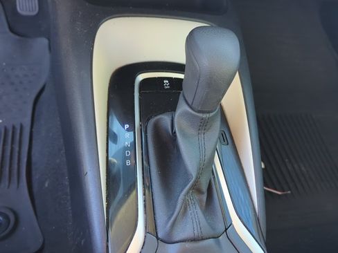 Used 2025 Toyota Corolla LE FWD image 22