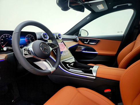 Used 2025 Mercedes-Benz C 300 Sedan image 11