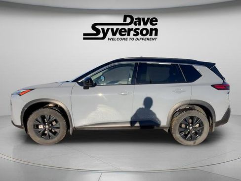 Used 2023 Nissan Rogue SV w/ SV Premium B Package image 2
