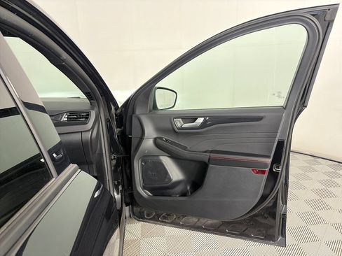 Used 2025 Ford Escape ST-Line Select AWD/4WD image 30