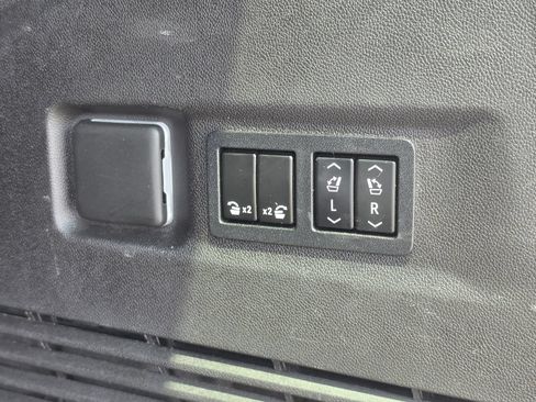 Used 2021 Chevrolet Suburban High Country w/ Premium Package AWD/4WD image 7