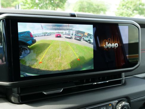 New 2025 Jeep Wrangler Unlimited Rubicon image 24