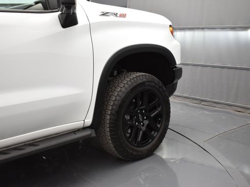 Used 2024 Chevrolet Silverado 1500 ZR2 w/ Technology Package image 47