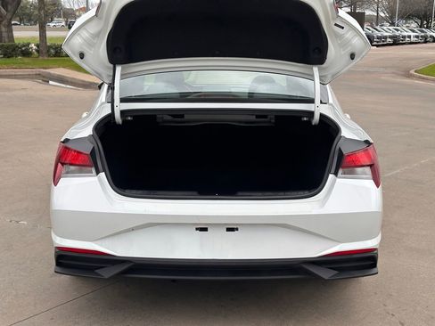 Used 2023 Hyundai Elantra SEL w/ Convenience Package image 12