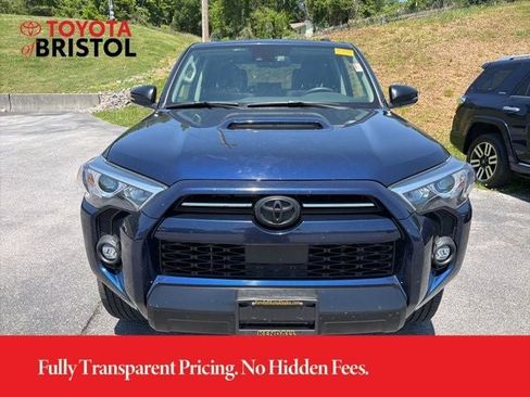 Used 2021 Toyota 4Runner Venture w/ Moonroof Package AWD/4WD image 16