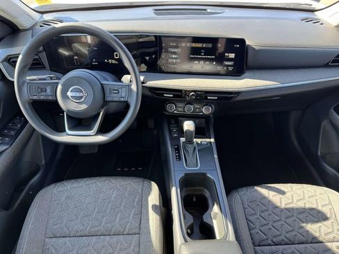 Used 2025 Nissan Kicks SV image 13