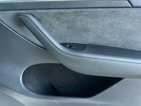 Used 2023 Tesla Model Y Long Range image 21