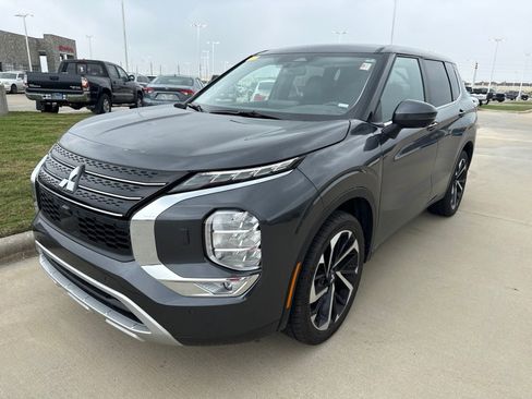 Used 2024 Mitsubishi Outlander SE AWD/4WD image 3
