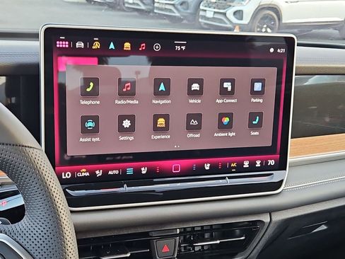 New 2026 Volkswagen Tiguan SEL R-Line AWD/4WD image 11