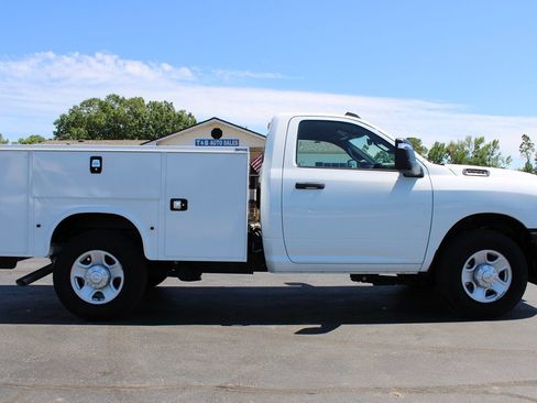 Used 2024 RAM 2500 Tradesman w/ Convenience Group RWD image 7