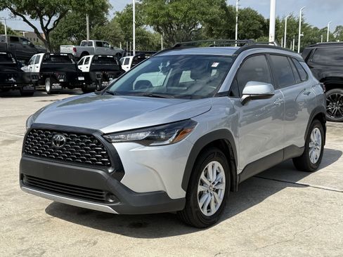 Used 2024 Toyota Corolla Cross LE FWD image 10