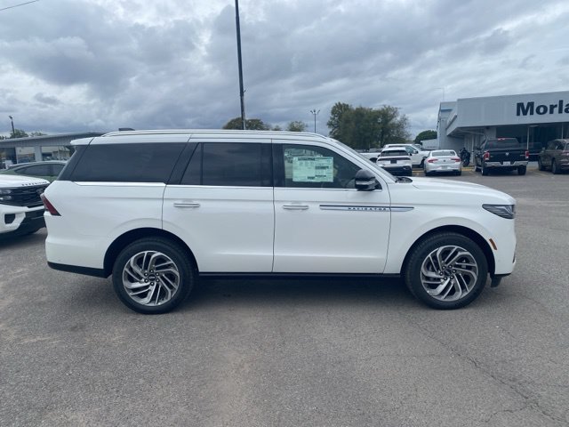 New 2025 Lincoln Navigator Reserve AWD/4WD image 7