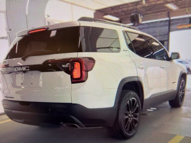 Used 2022 GMC Acadia SLE w/ Elevation Edition FWD image 3