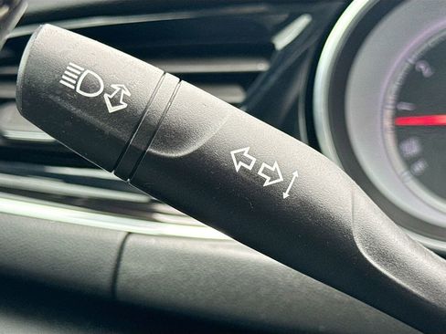 Used 2018 Buick Regal Essence w/ Driver Confidence Package #1 FWD image 13