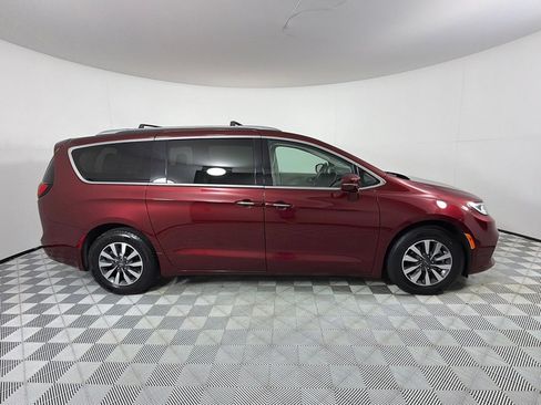 Used 2021 Chrysler Pacifica Touring-L FWD image 4