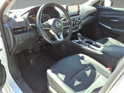 Used 2023 Nissan Sentra SR w/ SR Premium Package FWD image 11