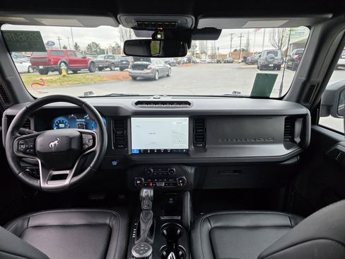 Used 2025 Ford Bronco Badlands image 16