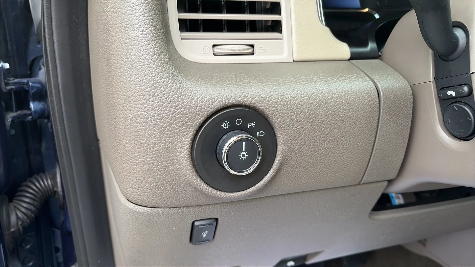 Used 2015 Lincoln Navigator 2WD image 12