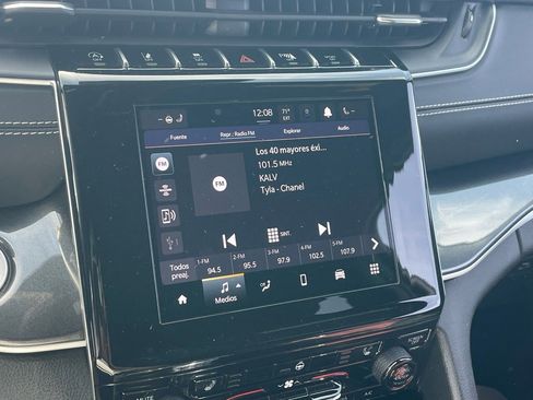 Used 2023 Jeep Grand Cherokee L Laredo image 4