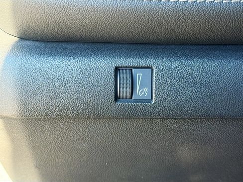 Used 2023 Chevrolet Colorado LT w/ LT Convenience Package image 33