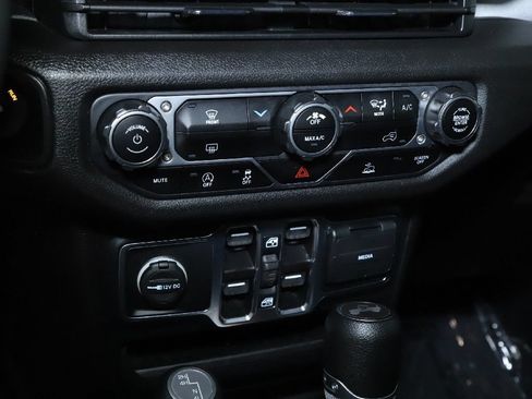 Used 2025 Jeep Wrangler Unlimited Sport AWD/4WD image 26