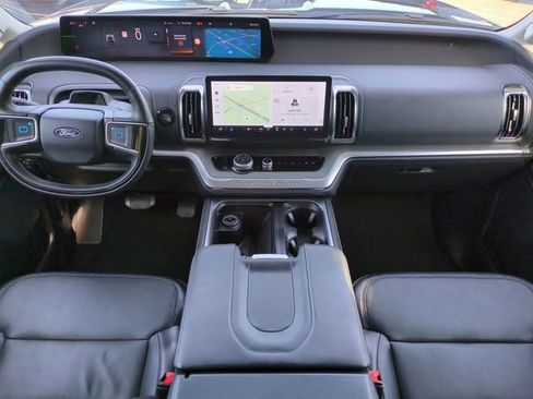 Used 2025 Ford Expedition Platinum image 15