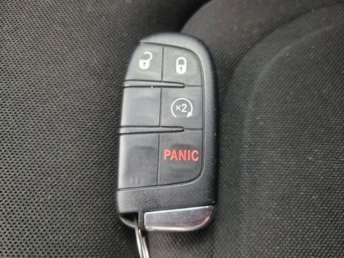 Used 2017 Jeep Renegade Altitude image 32