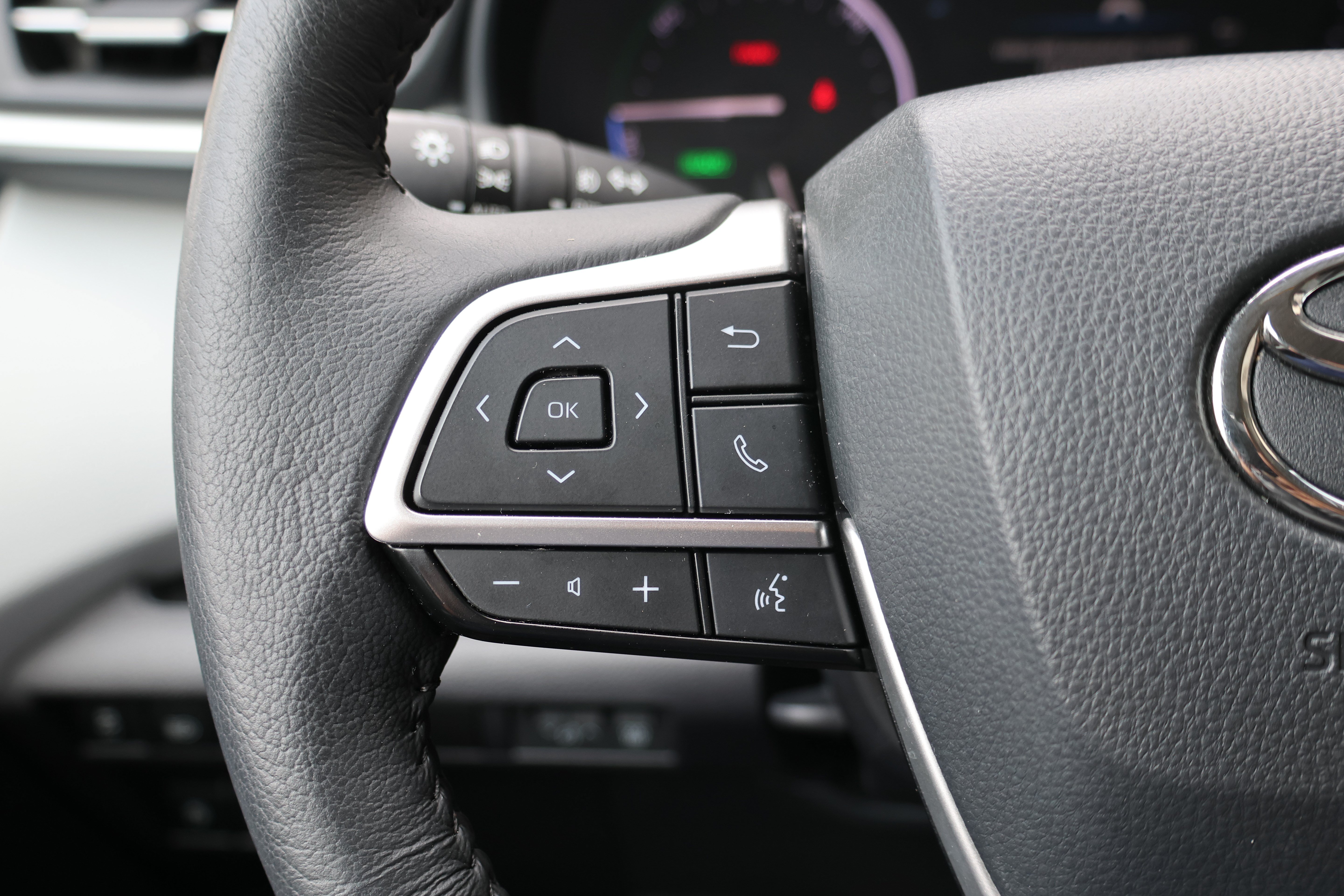 Certified 2025 Toyota Sienna XLE FWD image 32