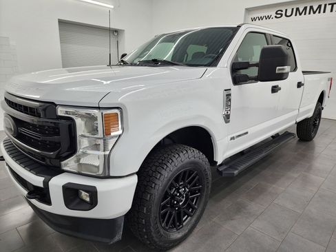 Used 2022 Ford F350 XLT w/ Black Appearance Package image 7