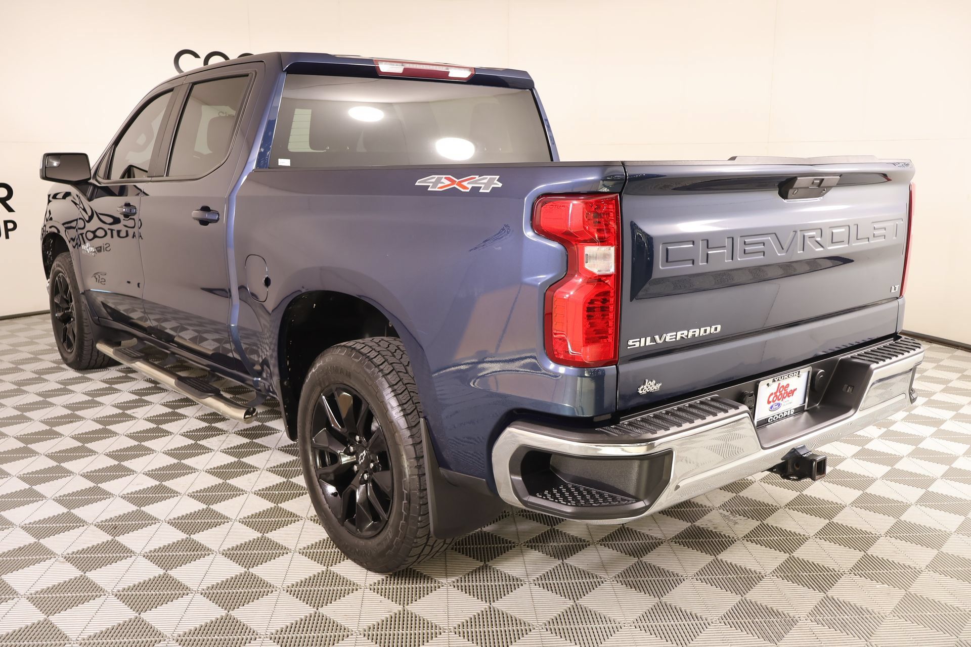 Used 2020 Chevrolet Silverado 1500 LT w/ Texas Edition AWD/4WD image 22