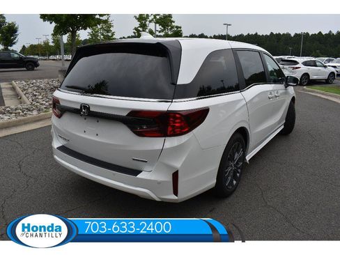 New 2026 Honda Odyssey Touring image 7