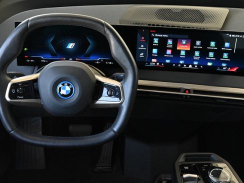 Used 2024 BMW iX xDrive50 w/ Sport Package AWD/4WD image 16