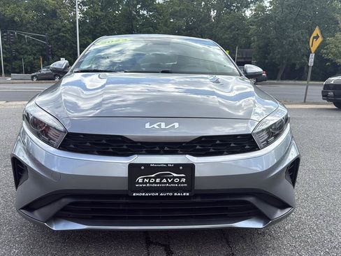 Used 2023 Kia Forte LXS w/ LXS Technology Package FWD image 2