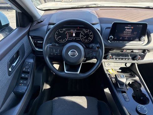 Used 2021 Nissan Rogue SV image 16