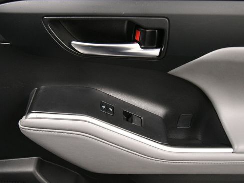 Certified 2023 Toyota Highlander XLE image 31