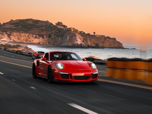 Used 2016 Porsche 911 GT3 RS image 2