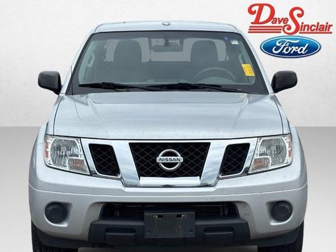 Used 2017 Nissan Frontier SV AWD/4WD image 2