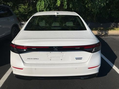 Used 2025 Honda Accord Touring image 9