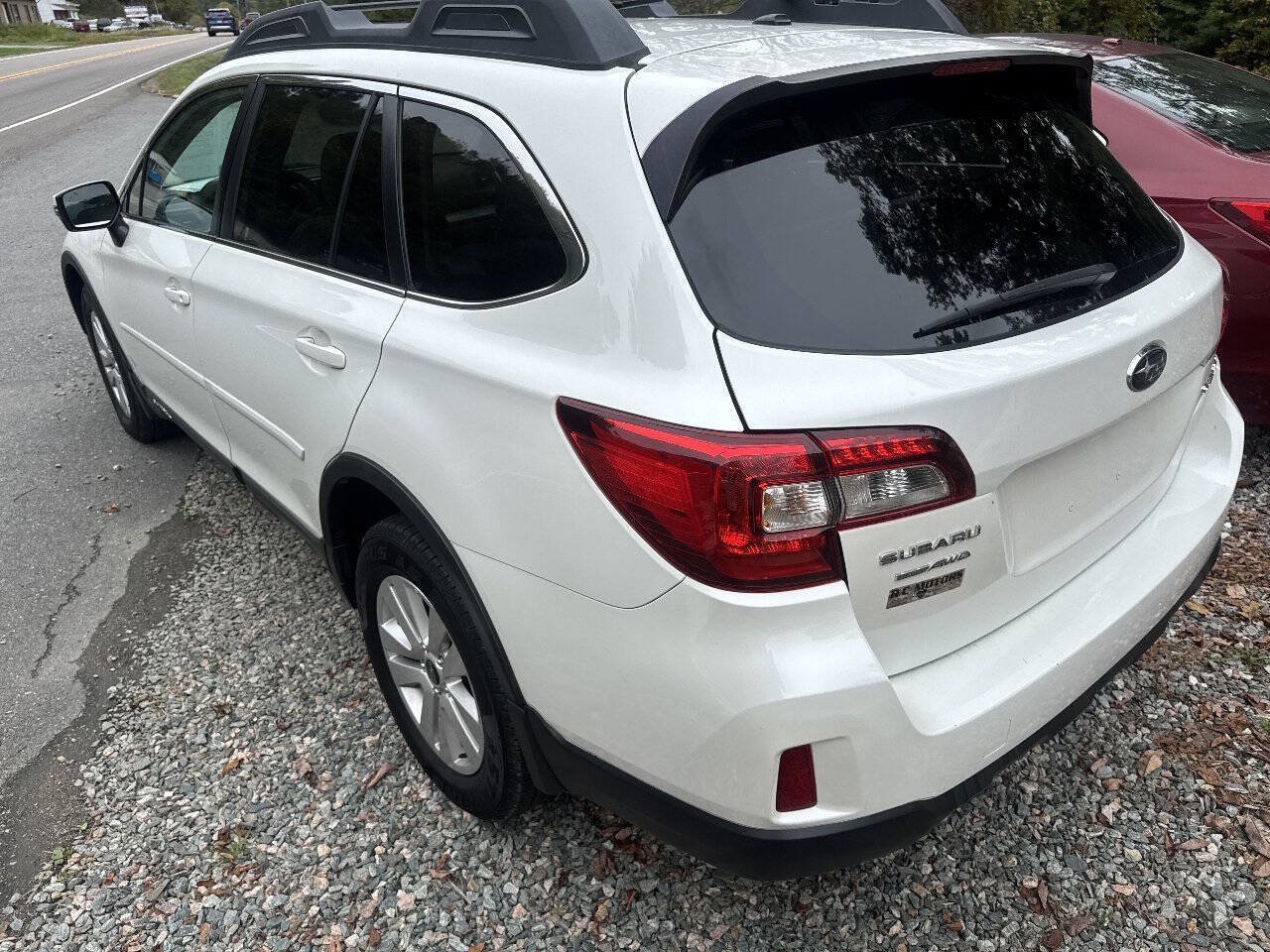 Used 2015 Subaru Outback 2.5i Premium AWD/4WD image 12