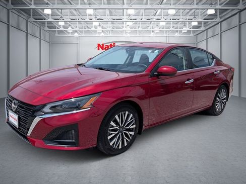 Certified 2023 Nissan Altima 2.5 SV FWD image 1