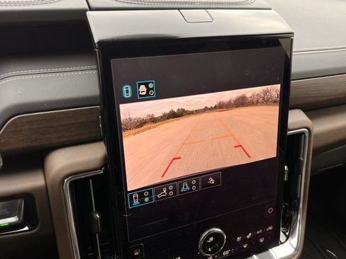 Used 2025 GMC Yukon Denali Ultimate image 17