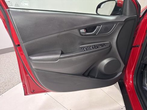 Used 2021 Hyundai Kona SE image 6