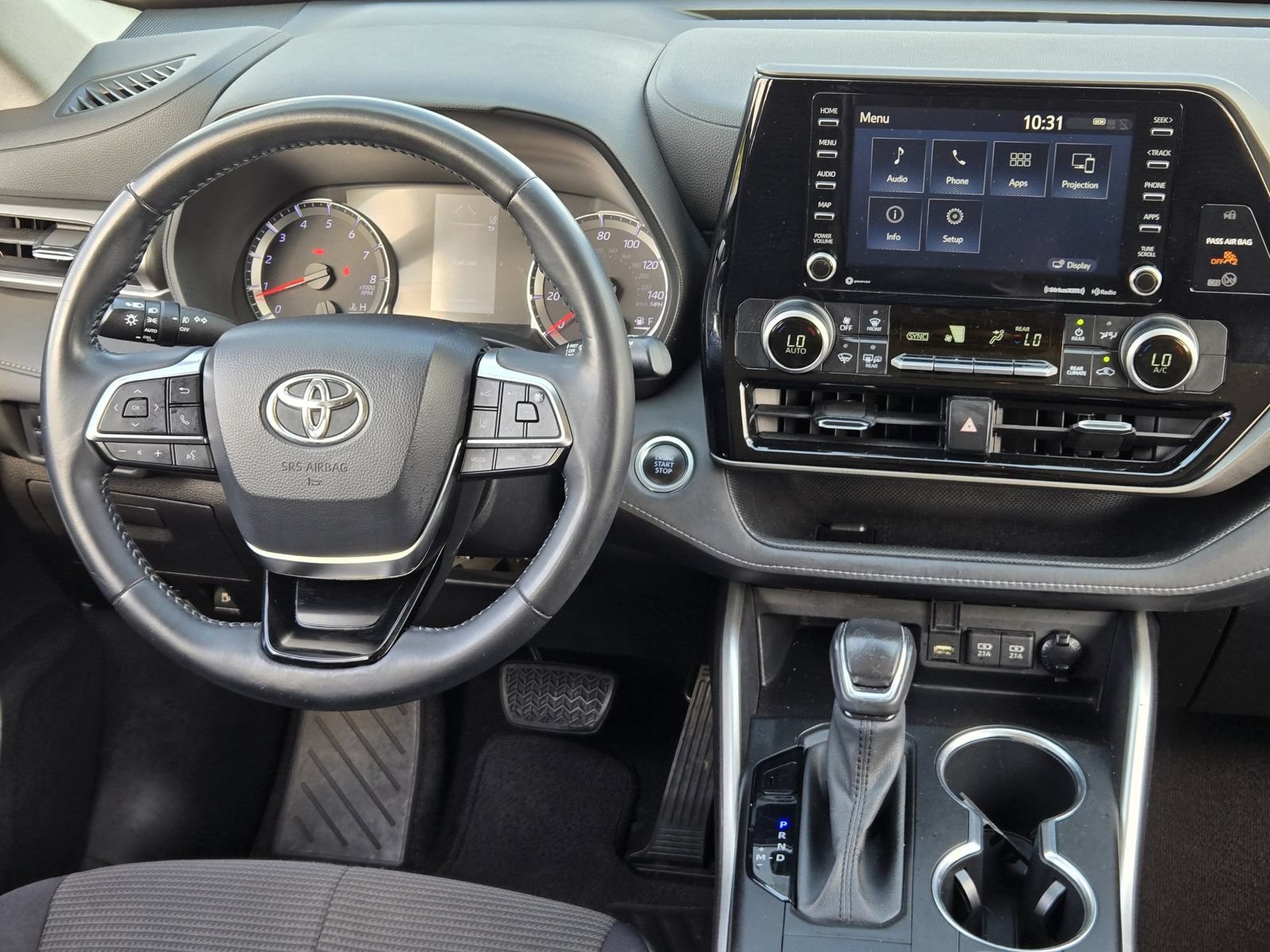 Used 2021 Toyota Highlander LE FWD image 27