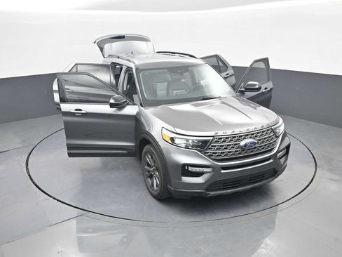 Used 2024 Ford Explorer XLT w/ Equipment Group 202A AWD/4WD image 52